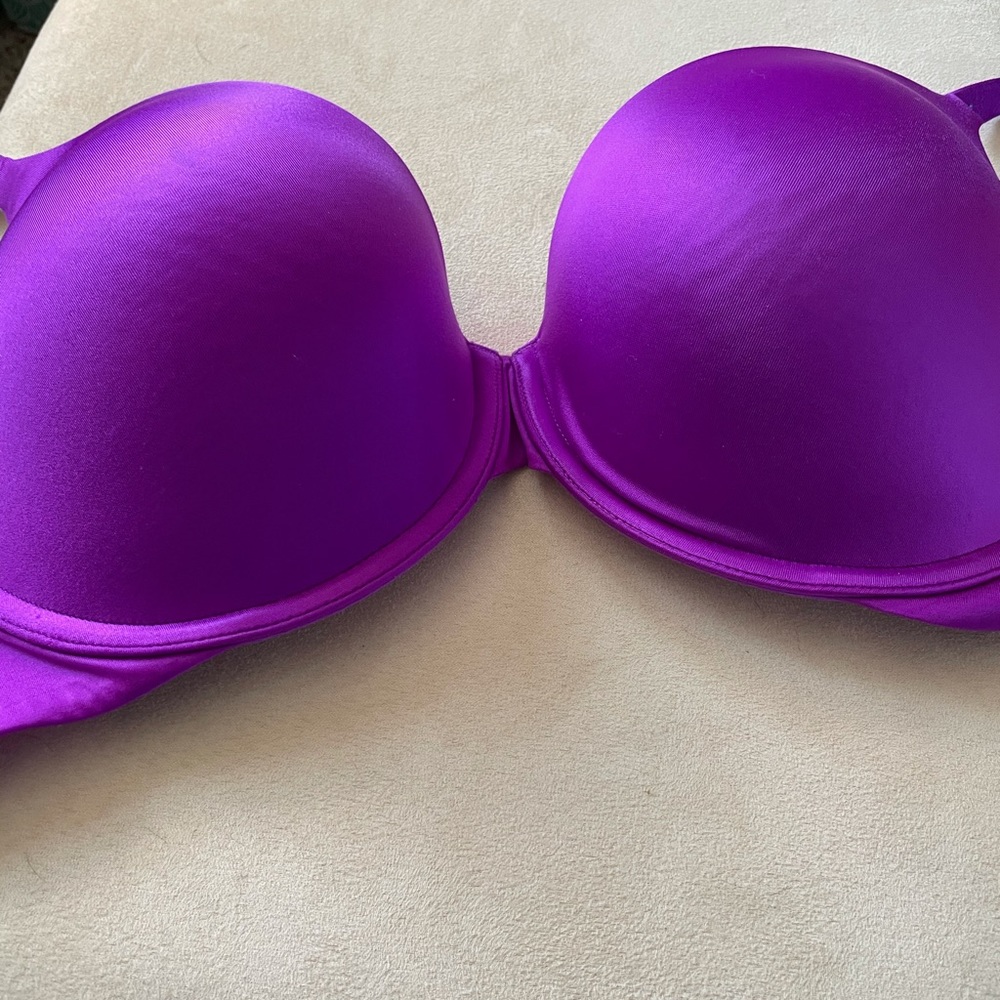 Victoria’s Secret bra 34DD